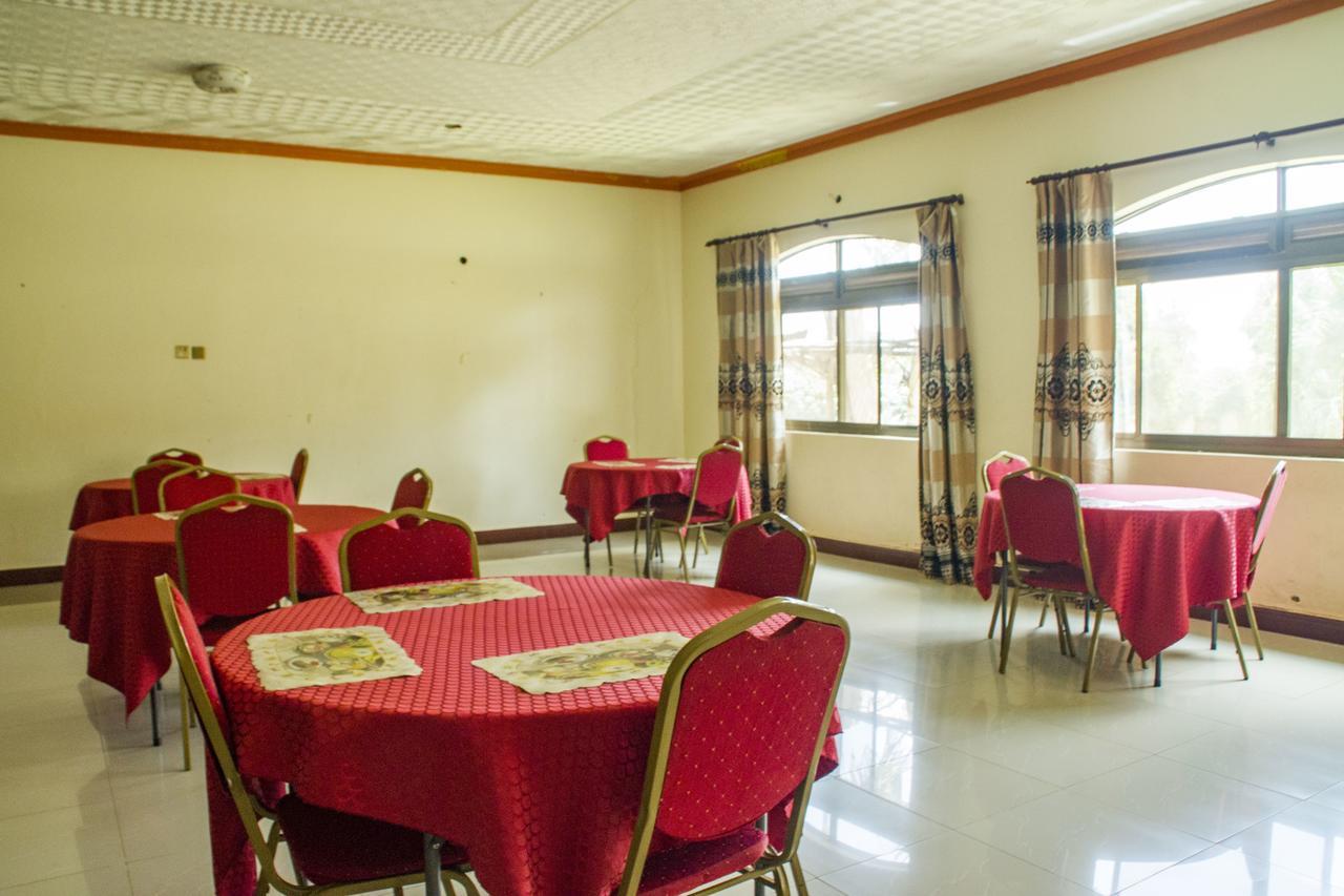 Rays Hotel ムバララ エクステリア 写真